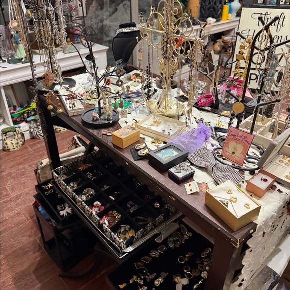 Assorted Jewelry Collection - Picture 6 of 14